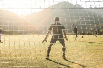 世界杯半决赛前瞻：熟人局宿命拉满，只有恩怨永恒不变（配图示意）